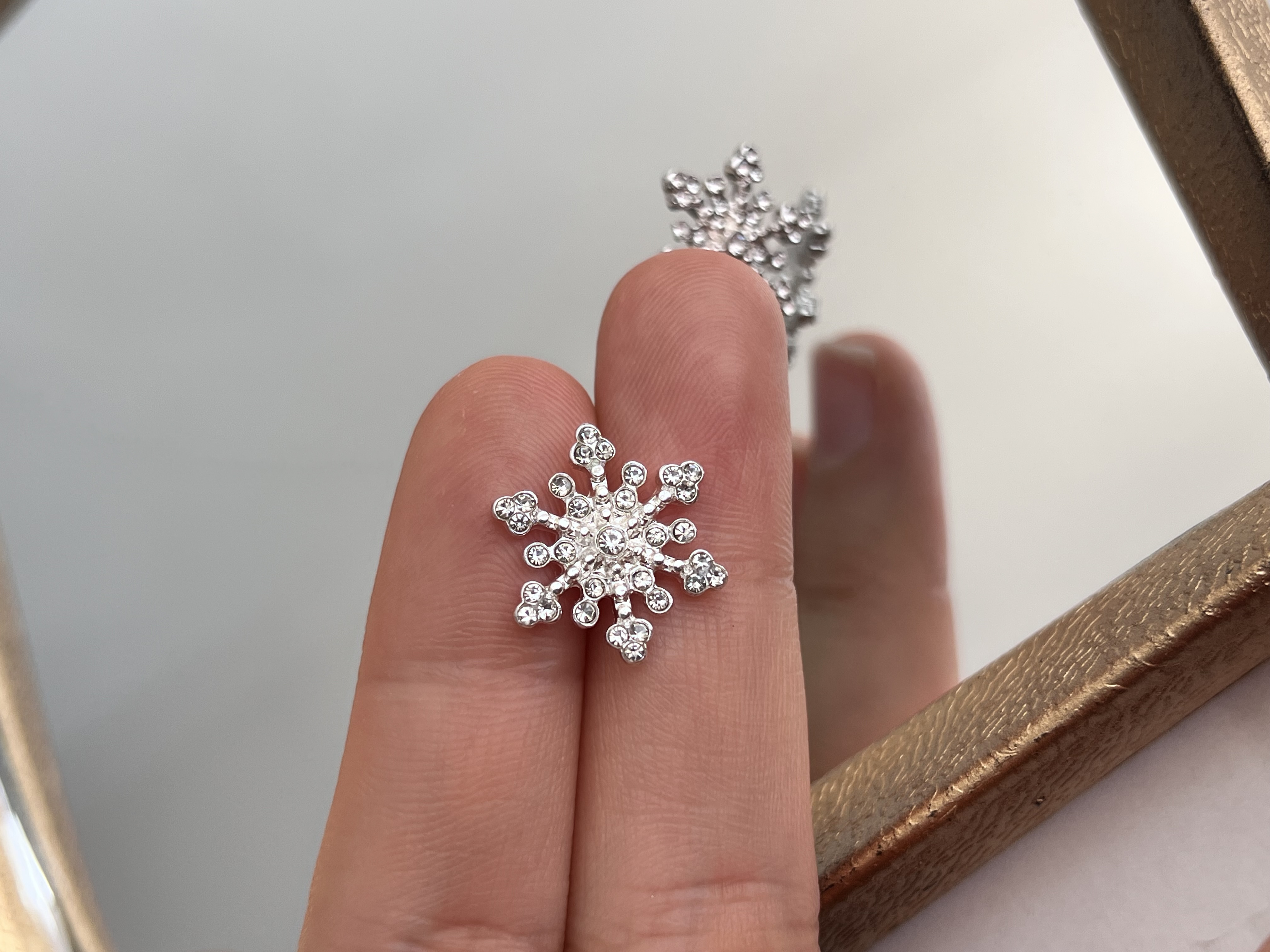 گوشواره دونه برف نگین کارشد❄️➕✨